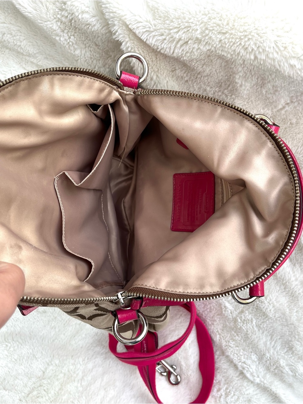 EUC Coach Daisy Signature Foldover Crossbody, Additional Strap & 2 Hang Tags - Picture 7 of 16